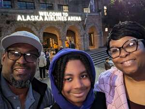 Washington Huskies - NCAA Men's Basketball vs Washington State Cougars