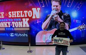 Blake Shelton: Back To the Honky Tonk Tour Presented By Kubota