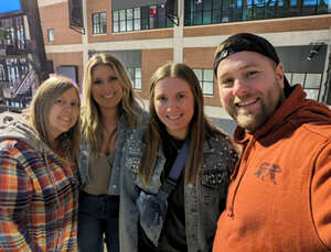 Blake Shelton: Back To the Honky Tonk Tour Presented By Kubota