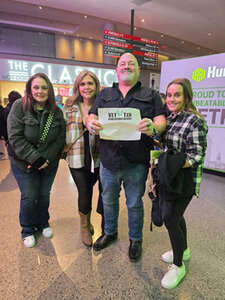 Blake Shelton: Back To the Honky Tonk Tour Presented By Kubota