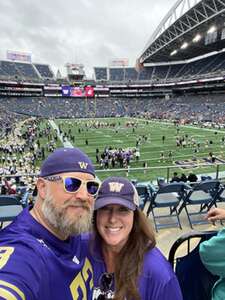 Washington Huskies - NCAA Football vs Washington State Cougars