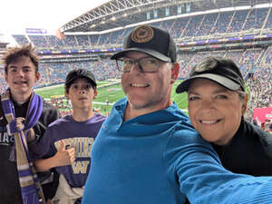 Washington Huskies - NCAA Football vs Washington State Cougars