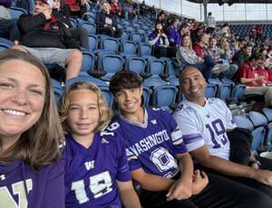 Washington Huskies - NCAA Football vs Washington State Cougars