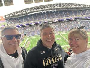 Washington Huskies - NCAA Football vs Washington State Cougars