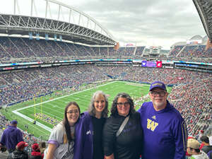 Washington Huskies - NCAA Football vs Washington State Cougars