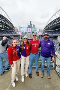 Washington Huskies - NCAA Football vs Washington State Cougars