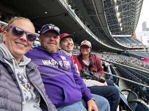 Washington Huskies - NCAA Football vs Washington State Cougars