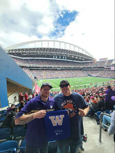 Washington Huskies - NCAA Football vs Washington State Cougars