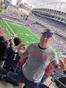 Washington Huskies - NCAA Football vs Washington State Cougars