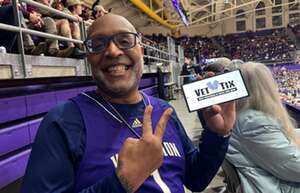 Washington Huskies - NCAA Men's Basketball vs Washington State Cougars