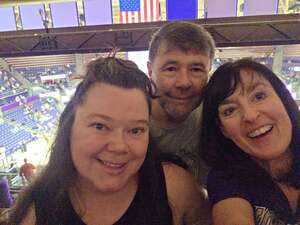 Washington Huskies - NCAA Women's Volleyball vs Washington State Cougars