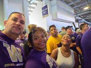 Washington Huskies - NCAA Football vs Washington State Cougars