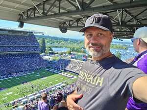 Washington Huskies - NCAA Football vs Washington State Cougars