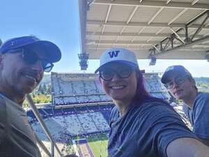 Washington Huskies - NCAA Football vs Washington State Cougars