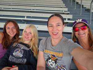 Washington Huskies - NCAA Football vs Washington State Cougars