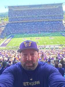 Washington Huskies - NCAA Football vs Washington State Cougars