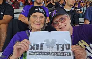 Washington Huskies - NCAA Football vs Washington State Cougars