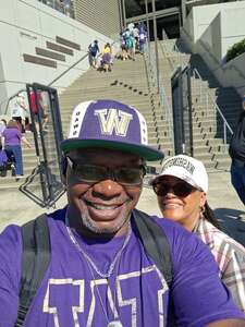 Washington Huskies - NCAA Football vs Washington State Cougars