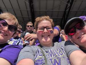 Washington Huskies - NCAA Football vs Washington State Cougars