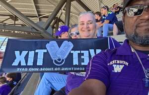 Washington Huskies - NCAA Football vs Washington State Cougars