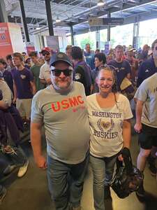 Washington Huskies - NCAA Football vs Washington State Cougars