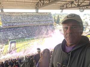 Washington Huskies - NCAA Football vs Washington State Cougars