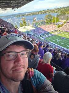 Washington Huskies - NCAA Football vs Washington State Cougars
