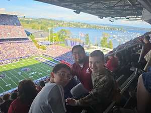 Washington Huskies - NCAA Football vs Washington State Cougars