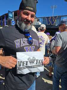 Washington Huskies - NCAA Football vs Washington State Cougars