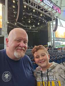 BRAD PAISLEY LIVE