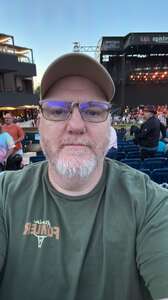 BRAD PAISLEY LIVE