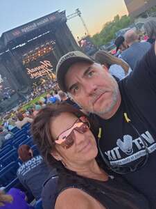 BRAD PAISLEY LIVE